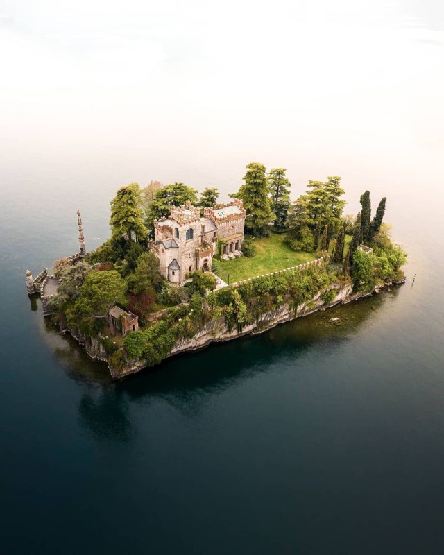 Loreto Castle, Isola di Loreto, Lago d’Iseo, Brescia, Lombardy, Italy,