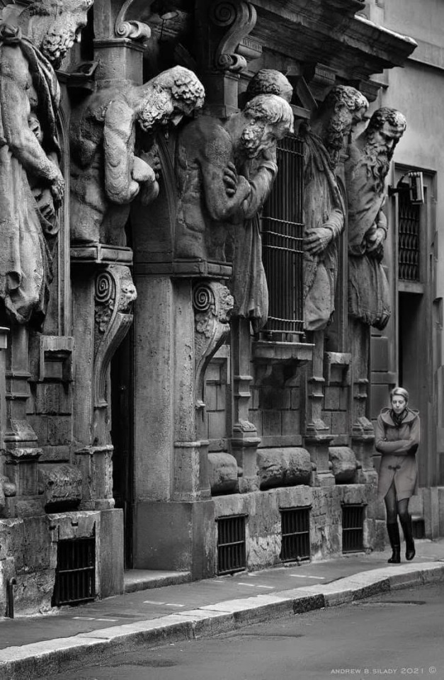 Milano, via degli Omenoni
