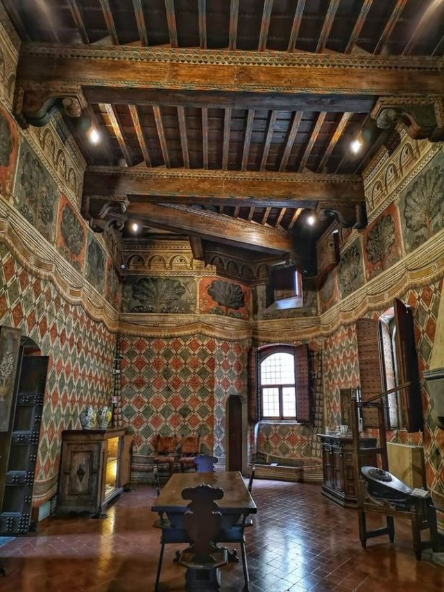 Palazzo Davanzati, Florence, Italy. 14th century.