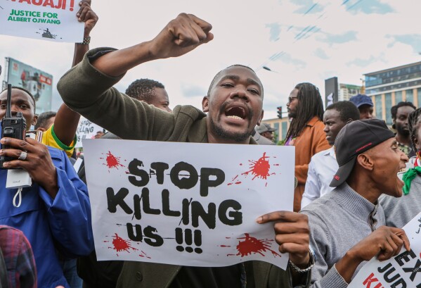 Il Kenya urla giustizia per un giovane blogger assassinato in detenzione