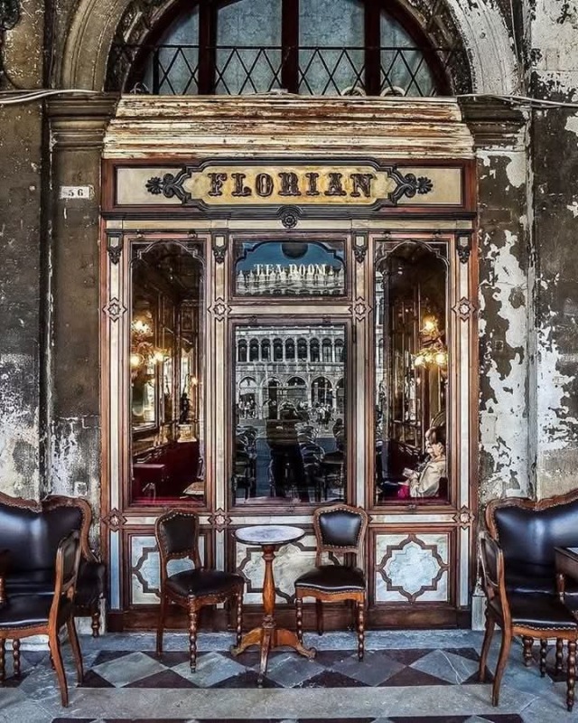 Caffe Florian, Venezia (1720). È il caffè più antico del mondo