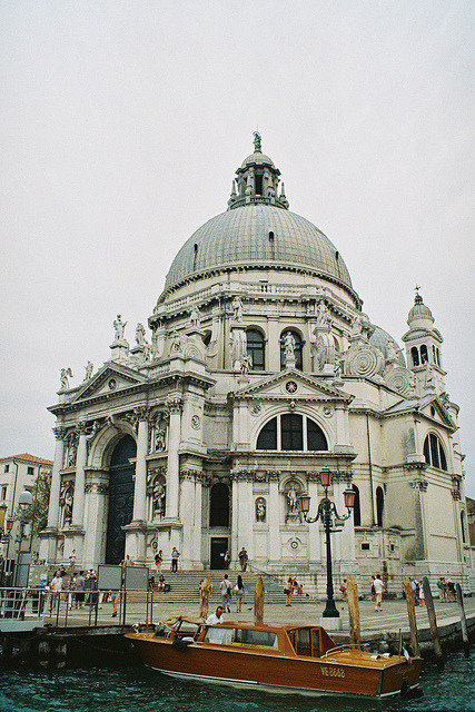 whitedogblog:

Santa Maria della Salute, Venice