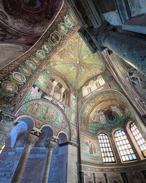 fabforgottennobility:

ITALY…

#italy #travelgram #instaart…