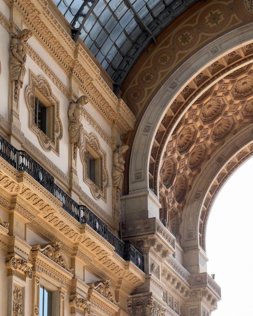 fabforgottennobility:GALLERIA

#milan #architecture #art #italy…