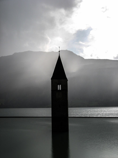 fabforgottennobility:

	Graun bell-tower da…