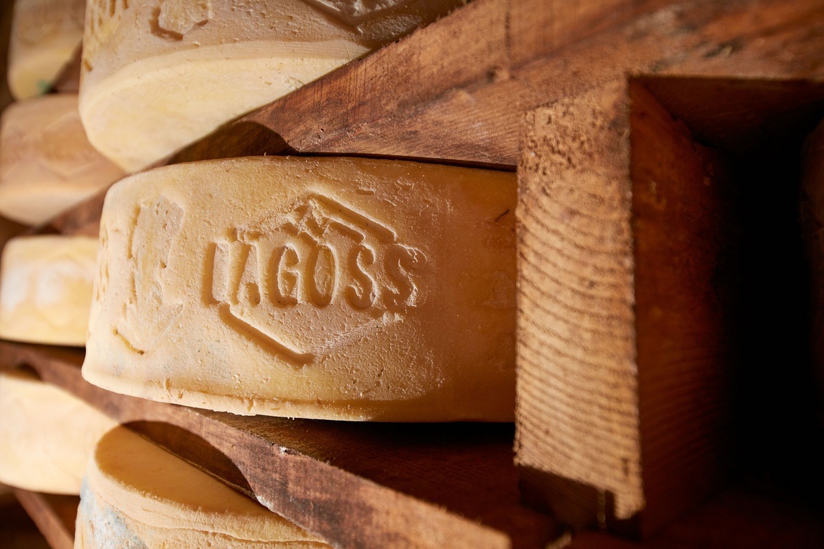 the-italian-food:

Bagòss, il formaggio tipico di Bagolino 