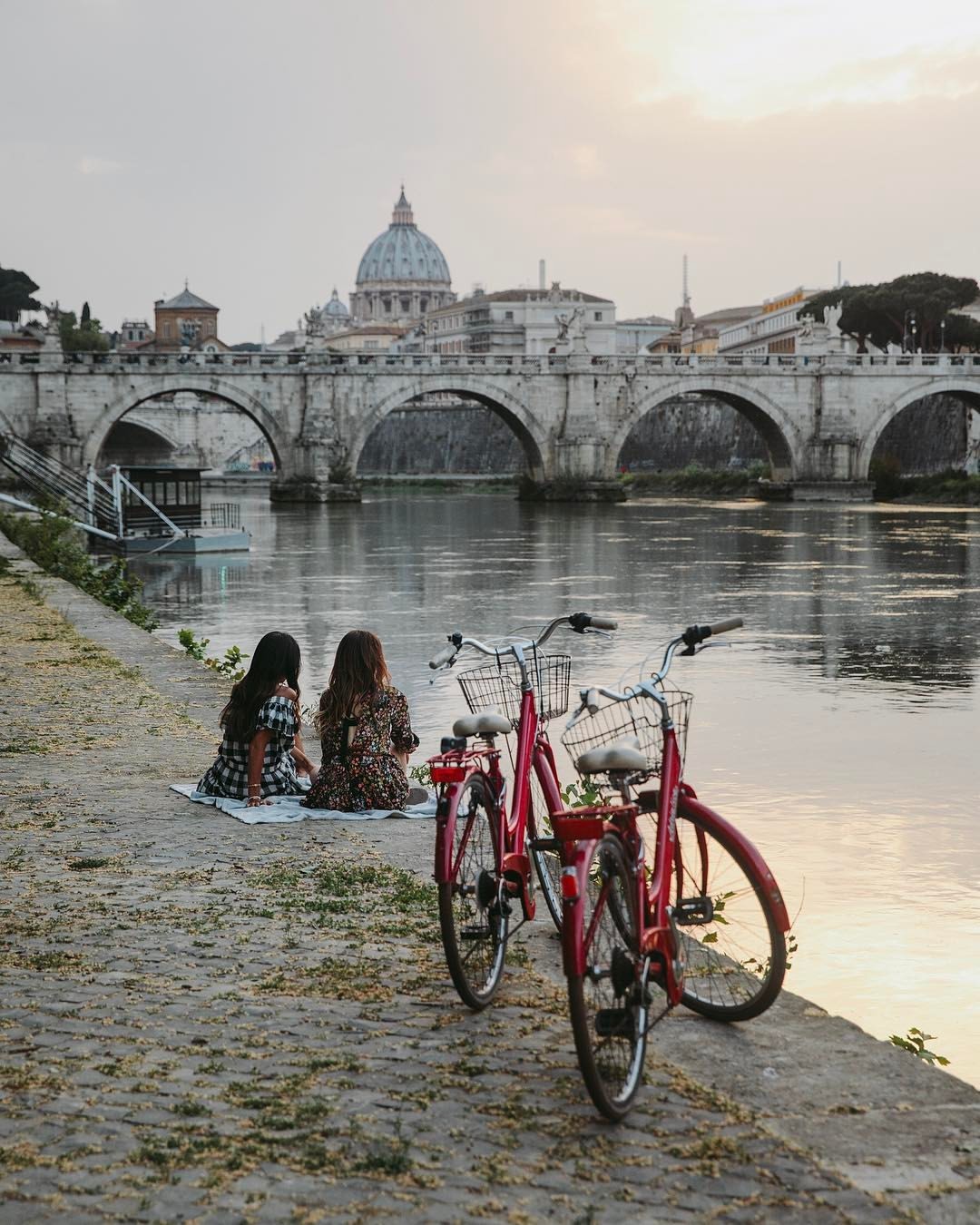 mikeseehagel:

Probably one of the most Italian things I’ll ever…