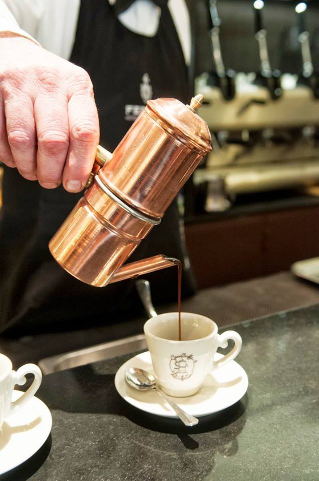 fabforgottennobility:

the-italian-food:Il Caffè di Napoli ( e…