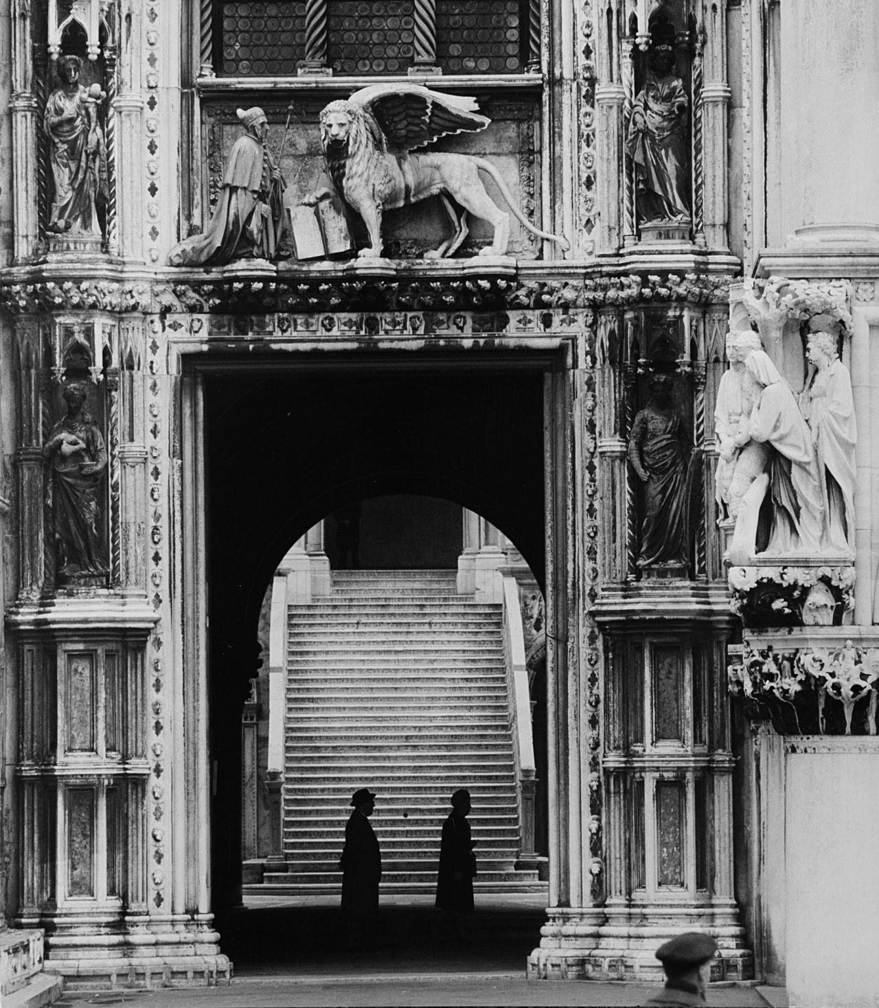 fragrantblossoms:

Gianni Berengo Gardin. Venezia,1960.  