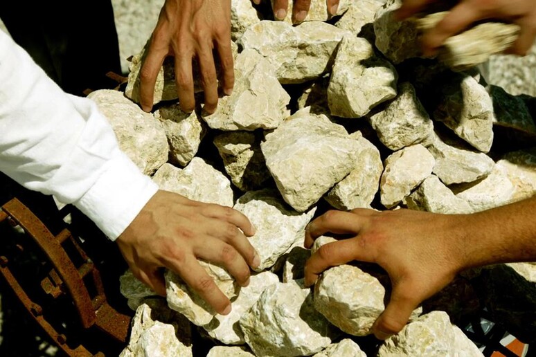 Orrore su orrore in Sudan: due donne condannate a morte per lapidazione