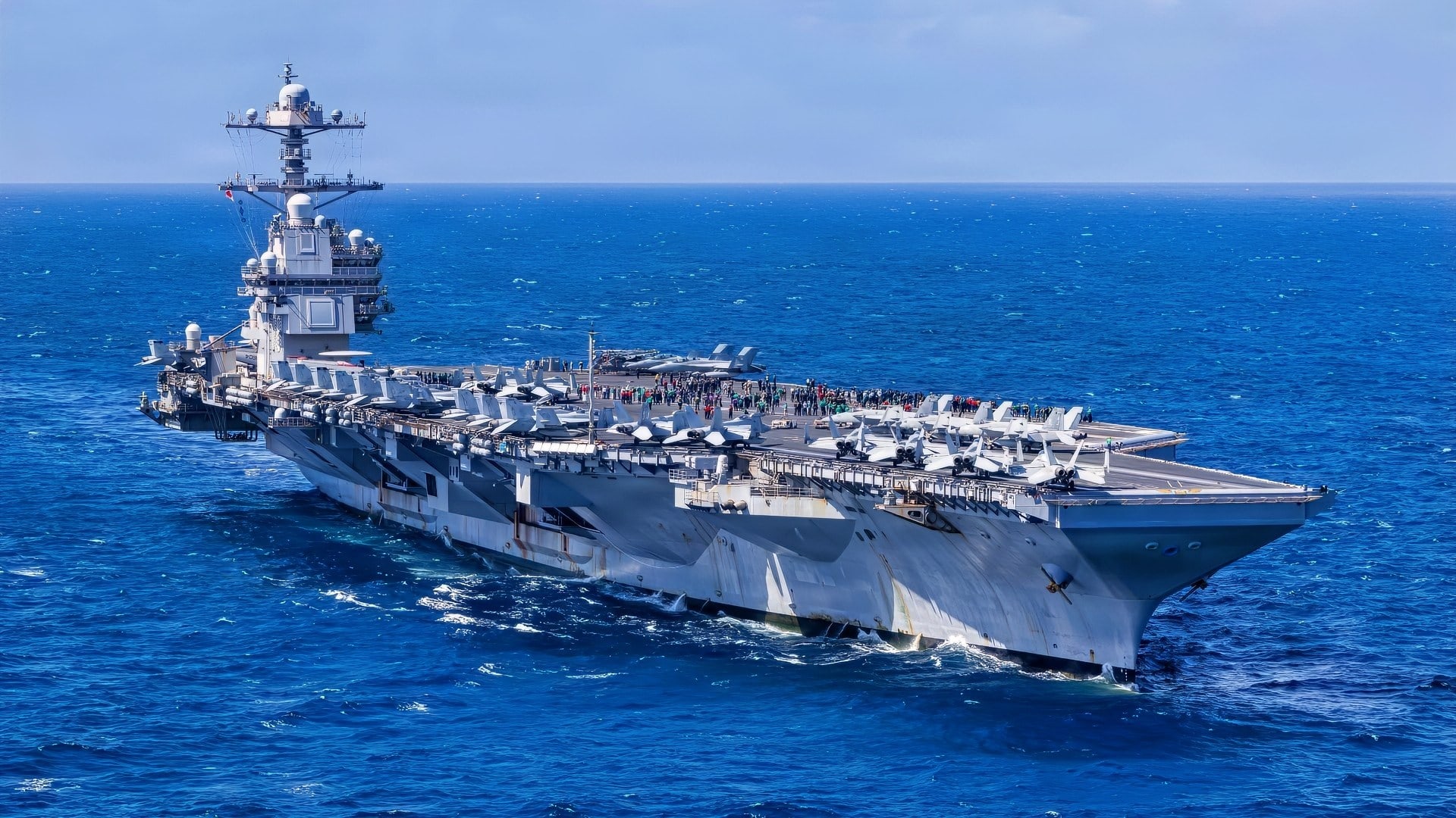 Toilette rotte e puzza dappertutto: bloccato il viaggio verso l’Iran della superportaerei USA