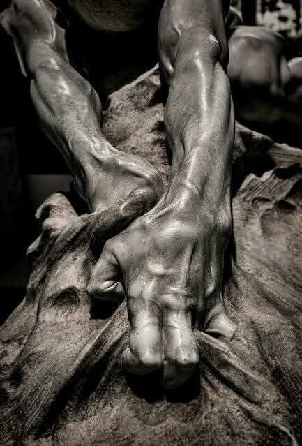 Non c’è niente di più ripugnante del linguaggio poeticistico, di parole troppo graziose…