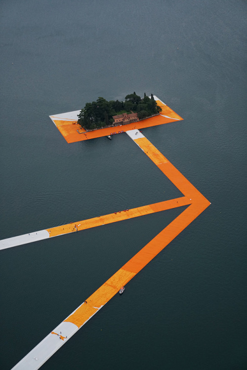 fabforgottennobility:
Christo, floating piers, in lake iseo,…