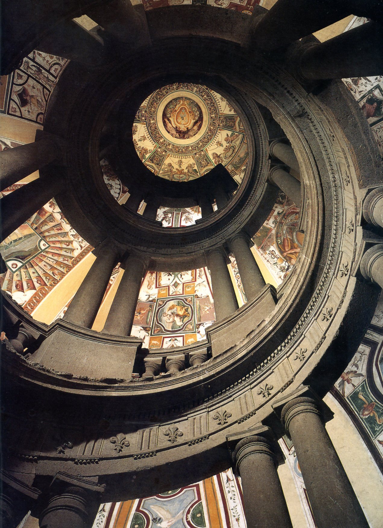 robert-hadley:

Helicoidal staircase conceived by Jacobo Barozzi…