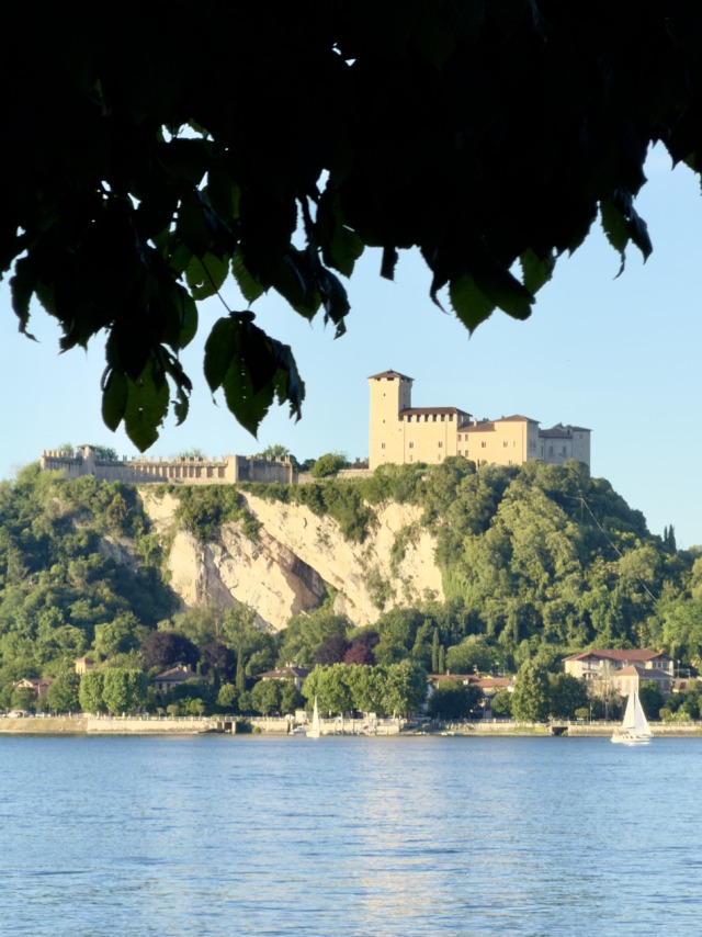 Angera vista da Arona, Lago Maggiore
