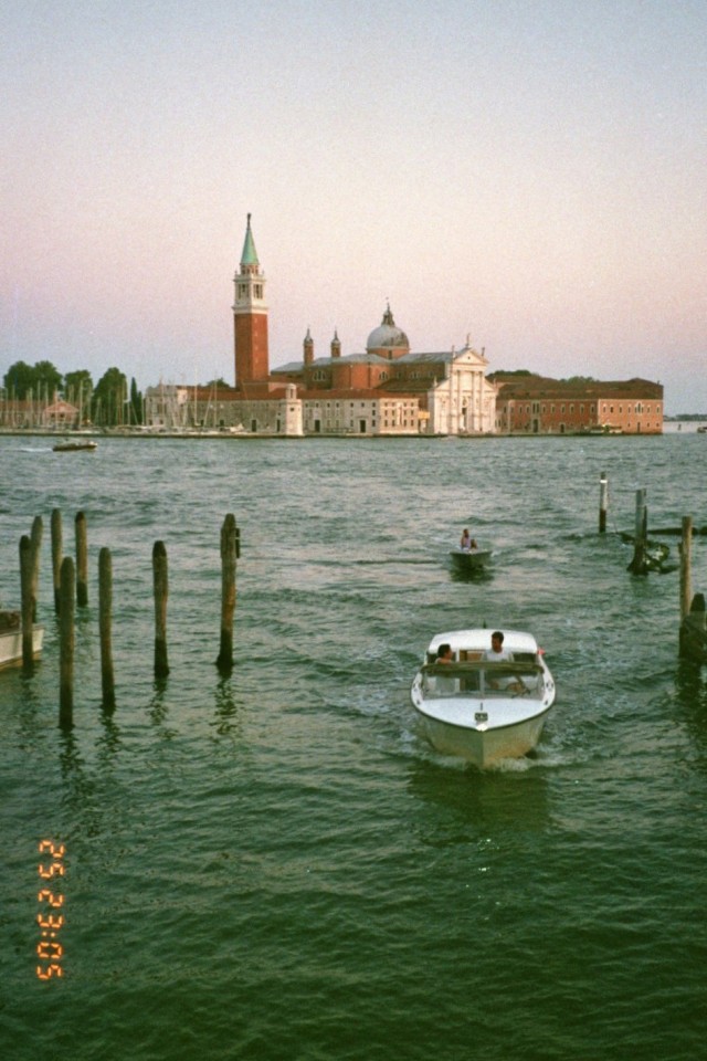 Venice, Italy 
September 2021 

📸 Pentax Espio 35-70 / 🎞️ Kodak Gold 200