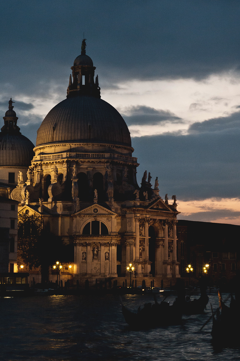 motivationsforlife:

Salute at dusk by Nicolas Chaperon