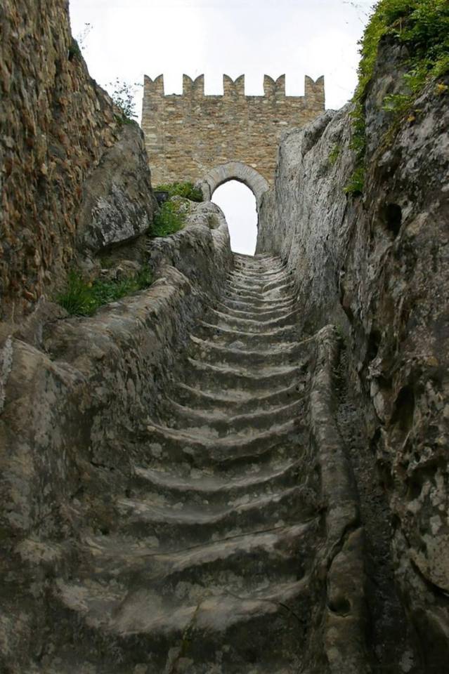 Castello di Sperlinga in Sicily, built c. 1100 CE