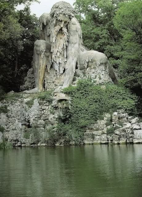 The Apennine Colossus (Italian: Colosso dell’Appennino) is a stone statue, approximately 11 meters…