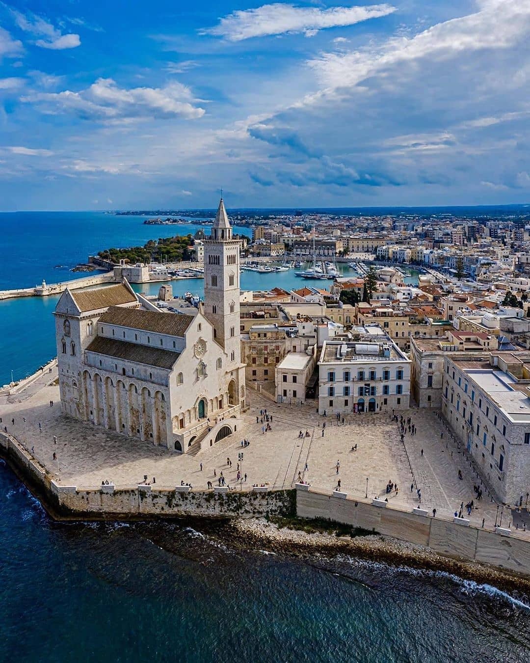 icharous:Trani, Puglia, Italy by @icharous